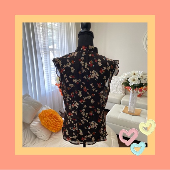 size m black floral ruffle sleeve top ! - Picture 2 of 6